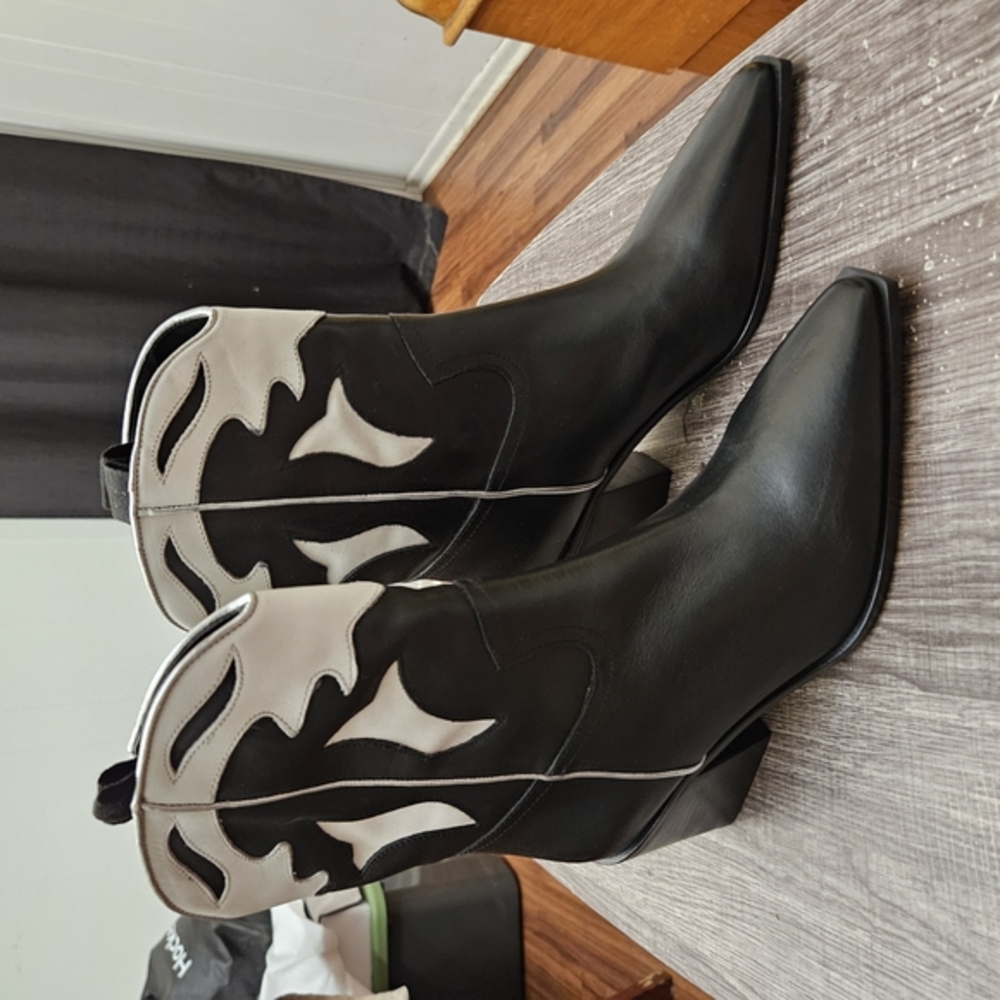 42 Gold Bartlett Black and White Western Boot Sz 8